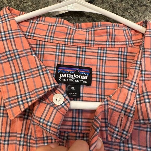 Patagonia mens 100% cotton button up. XL. - Picture 2 of 3